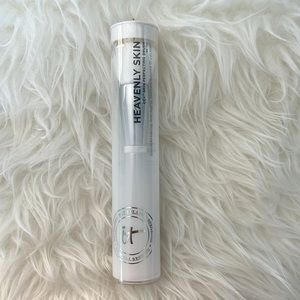 It Cosmetics Brush No. 702 NWT